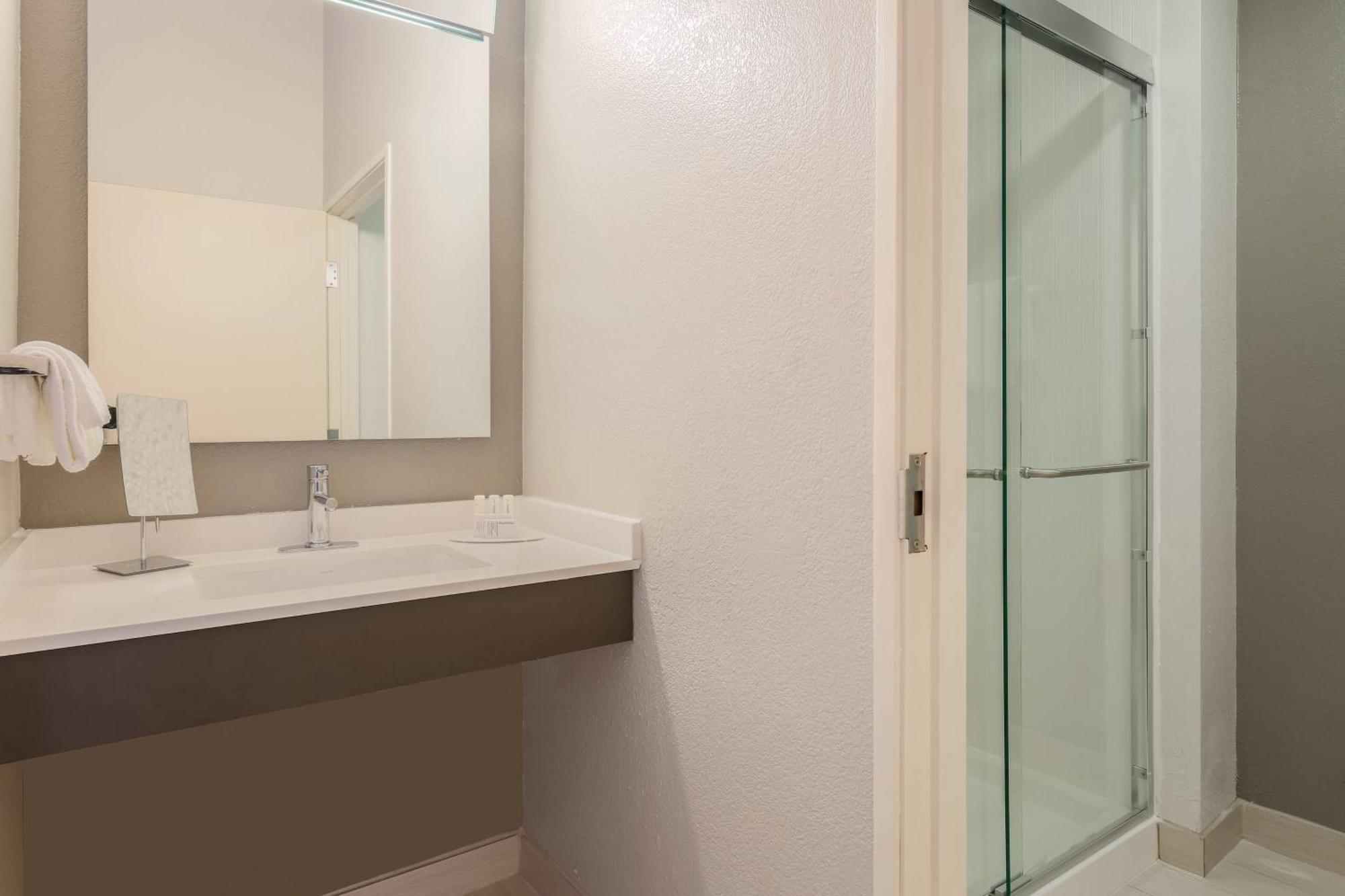 Courtyard By Marriott Monroe Airport Hotell Exteriör bild