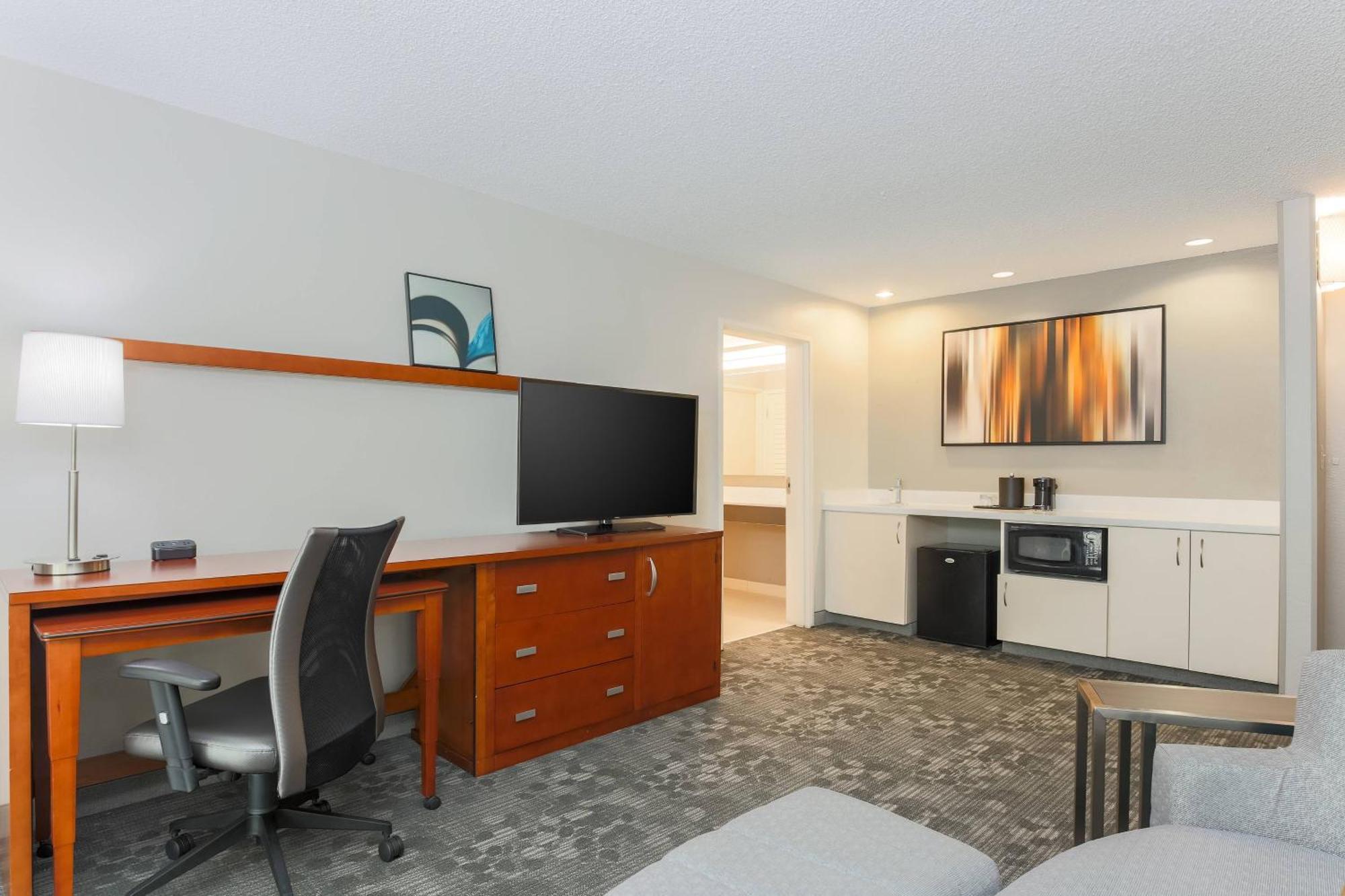 Courtyard By Marriott Monroe Airport Hotell Exteriör bild