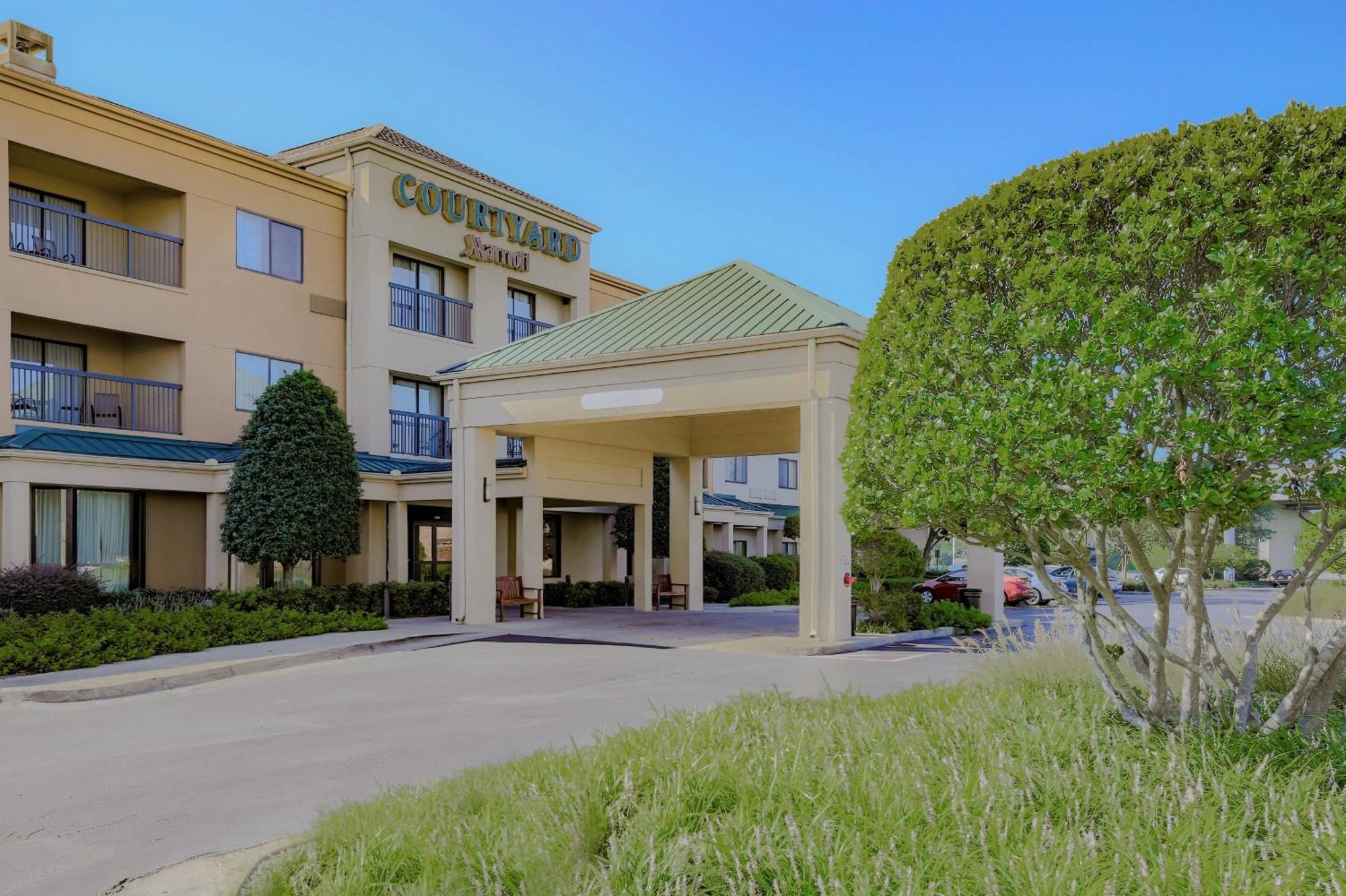 Courtyard By Marriott Monroe Airport Hotell Exteriör bild