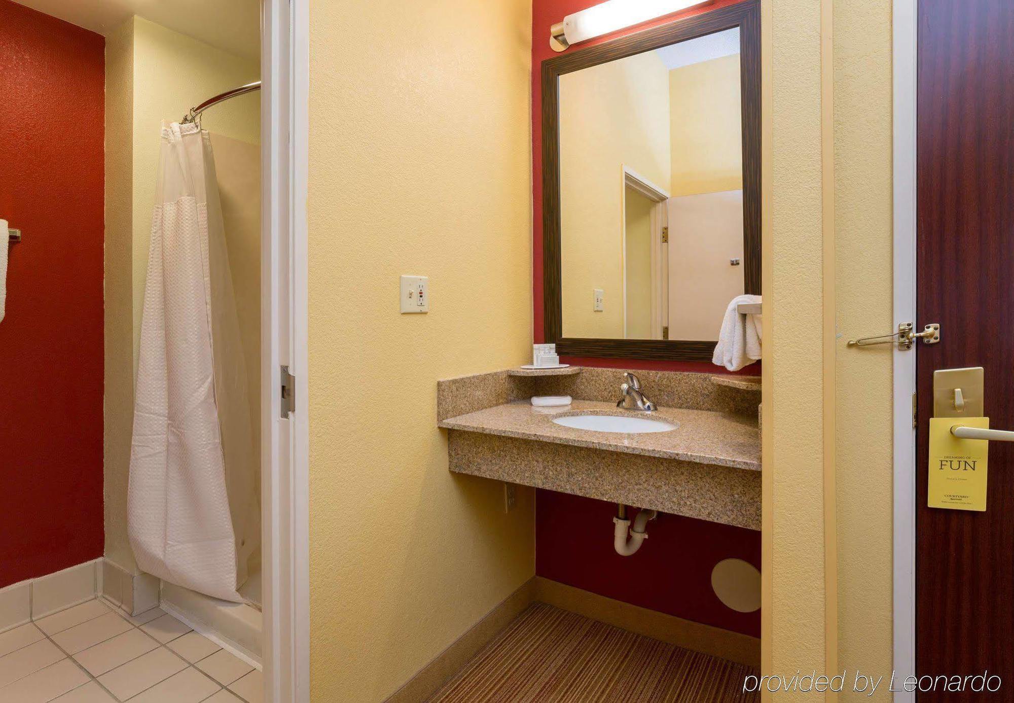 Courtyard By Marriott Monroe Airport Hotell Exteriör bild