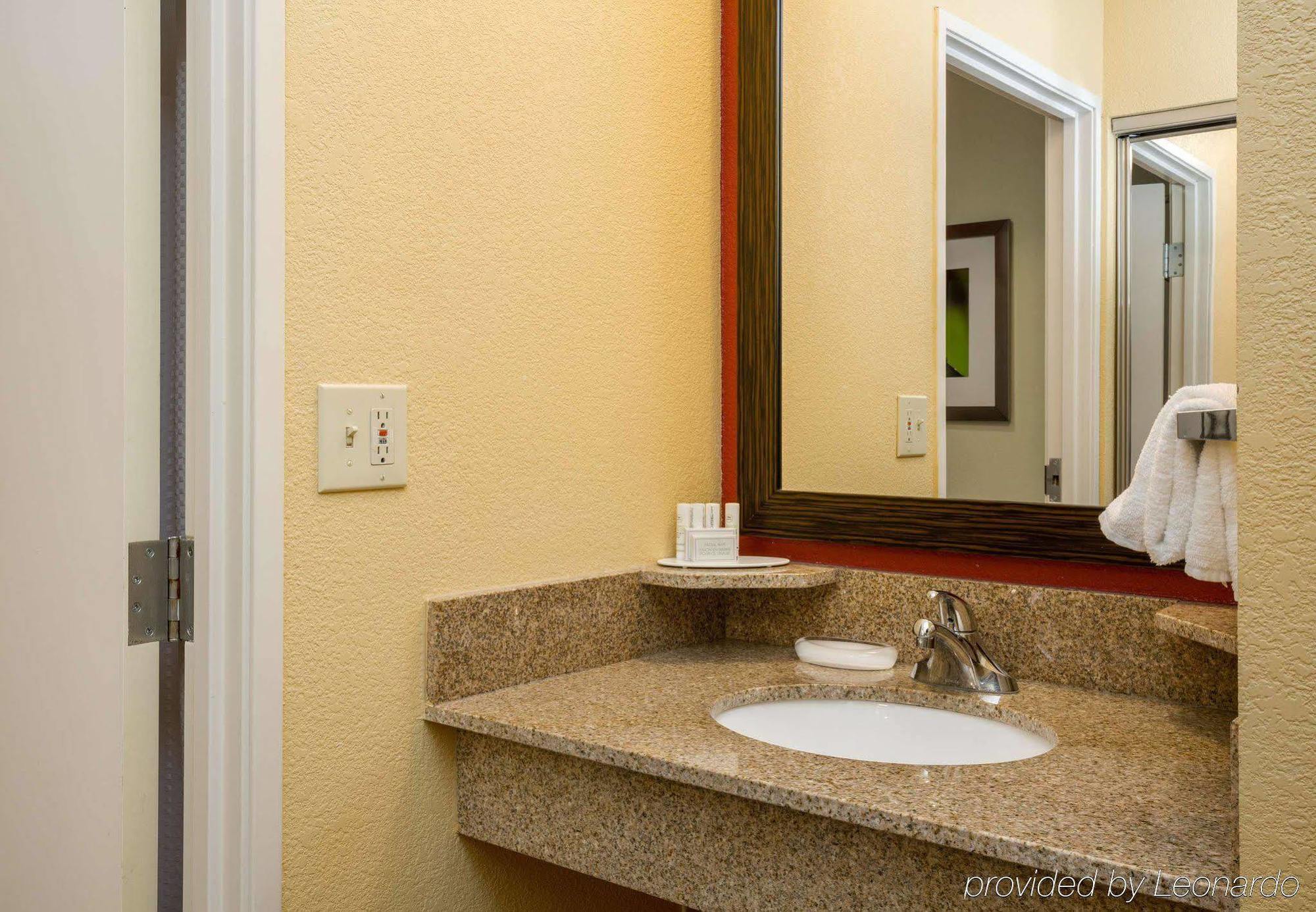 Courtyard By Marriott Monroe Airport Hotell Exteriör bild